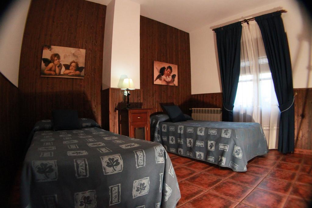 Casa Rural Peña Falcón Torrejón el Rubio Exterior foto